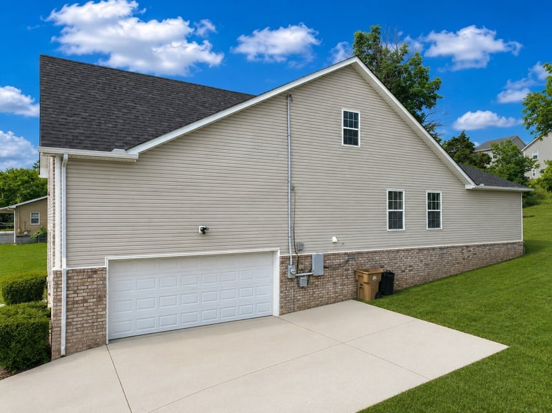 200 Larkin Springs Rd, Madison, TN 37115