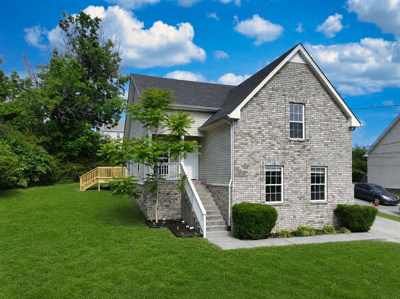 200 Larkin Springs Rd, Madison, TN 37115