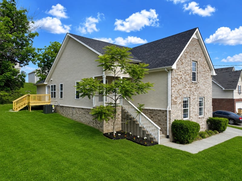 200 Larkin Springs Rd, Madison, TN 37115