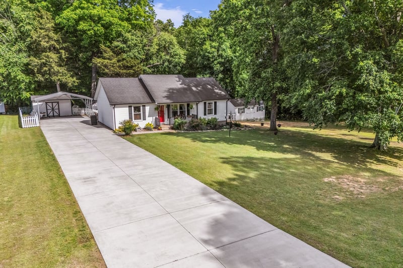 2017 Shawnee Ln, Greenbrier, TN 37073