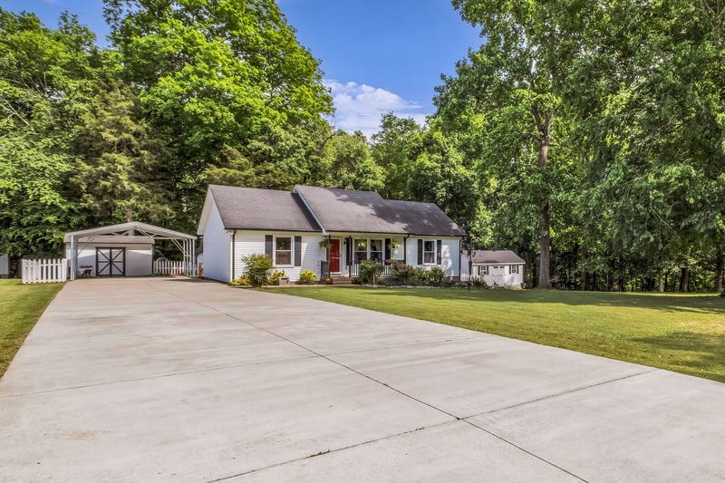 2017 Shawnee Ln, Greenbrier, TN 37073