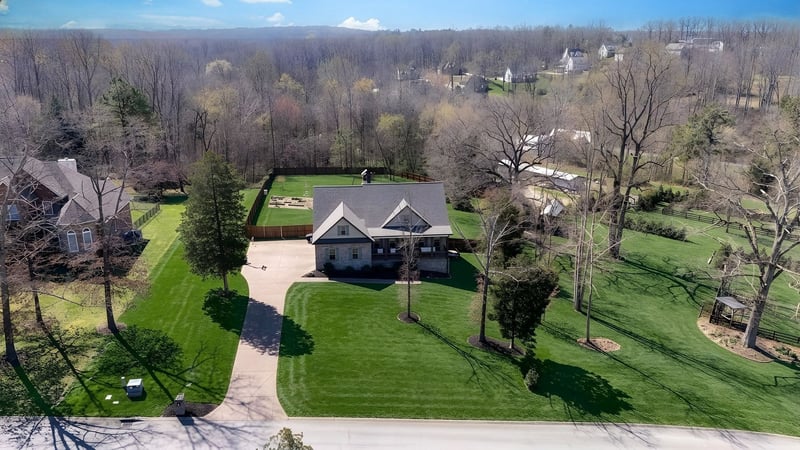 111 Amelia Dr, Bon Aqua, TN 37025