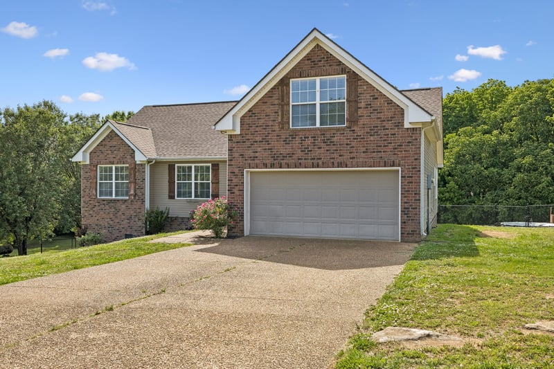 652 Charles Ln, Spring Hill, TN 37174