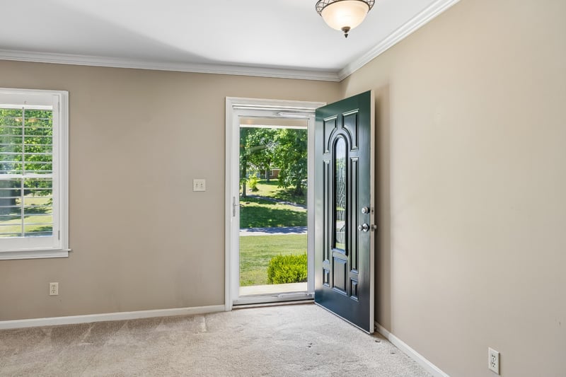 300 Woods Dr, Columbia, TN 38401