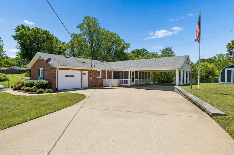 300 Woods Dr, Columbia, TN 38401