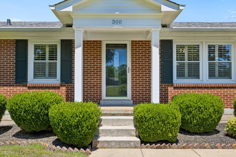 300 Woods Dr, Columbia, TN 38401