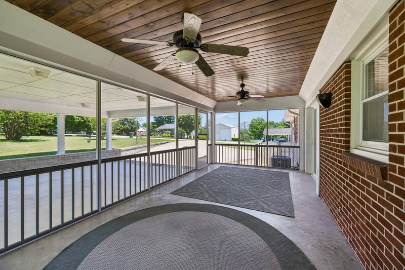 300 Woods Dr, Columbia, TN 38401