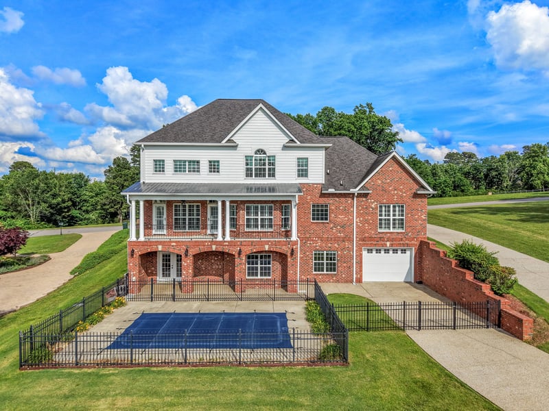 511 Country Club Dr, Dickson, TN 37055