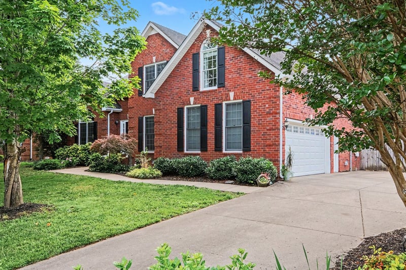 2439 Amber Glen Dr, Murfreesboro, TN 37128