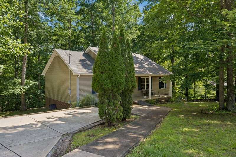 117 W Dell Rd, Dickson, TN 37055