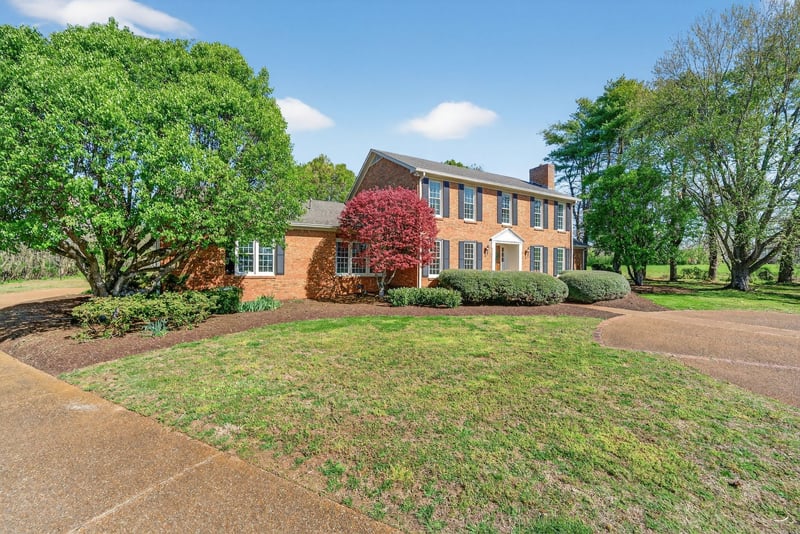 1553 N Main St, Mount Pleasant, TN 38474
