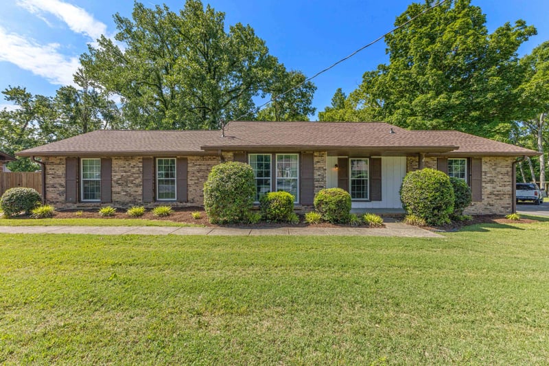233 Iris Dr, Hendersonville, TN 37075