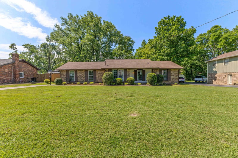 233 Iris Dr, Hendersonville, TN 37075