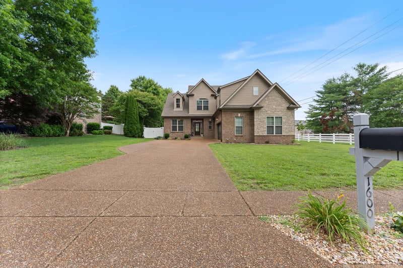 1600 Inverness Dr, Spring Hill, TN 37174