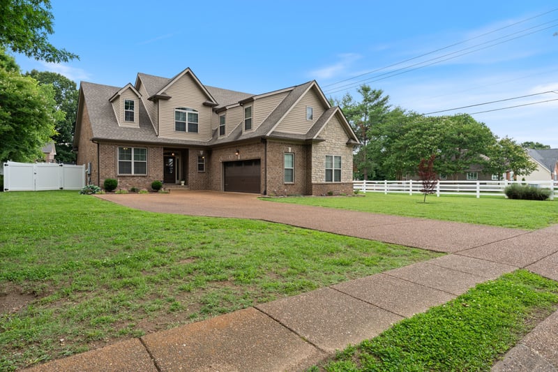 1600 Inverness Dr, Spring Hill, TN 37174