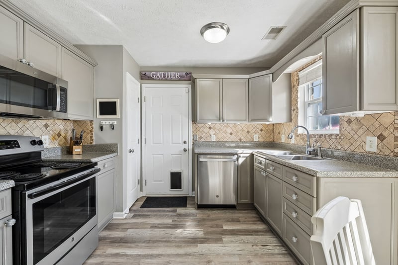813 Magnolia Blvd, White House, TN 37188