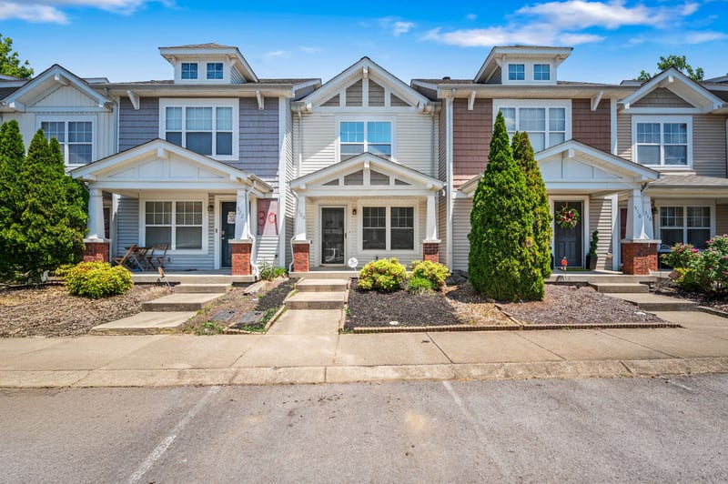 520 Bradburn Village Cir, Antioch, TN 37013