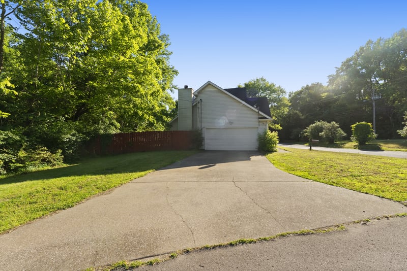 4900 Oak Barrel Dr, Antioch, TN 37013