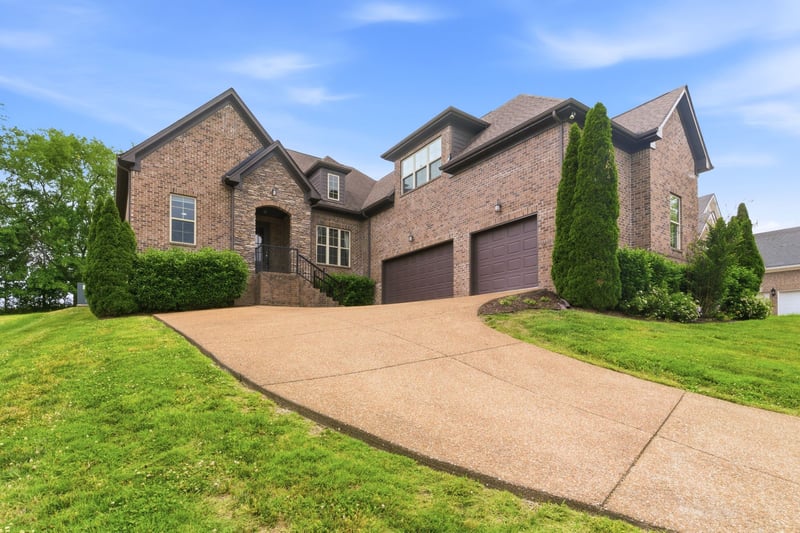 1038 Island Brook Dr, Hendersonville, TN 37075
