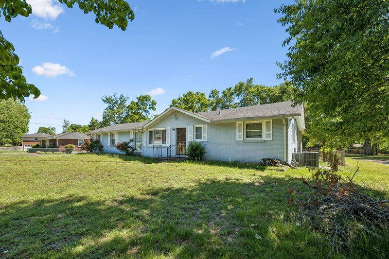 722 Robert Burns Dr, Nashville, TN 37217