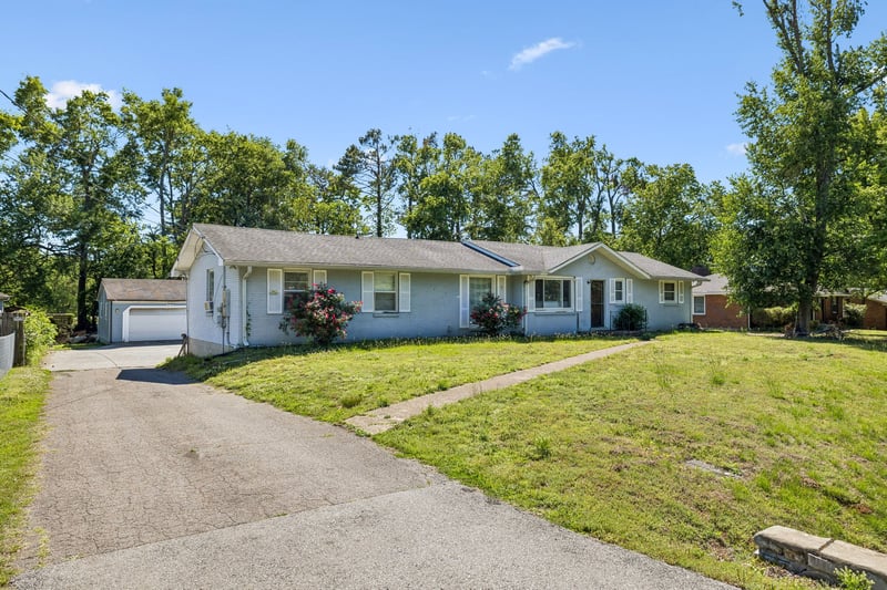 722 Robert Burns Dr, Nashville, TN 37217