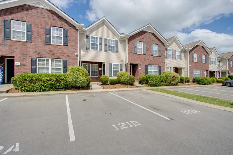 121 Oak Valley Cir, Smyrna, TN 37167