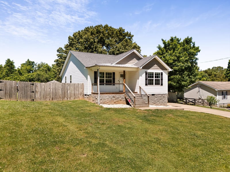 1206 Hornal Rd, White Bluff, TN 37187