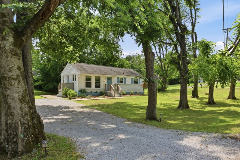 800 Oak St, Nashville, TN 37216
