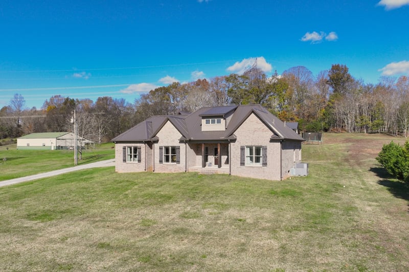 2189 Double Branch Rd, Columbia, TN 38401