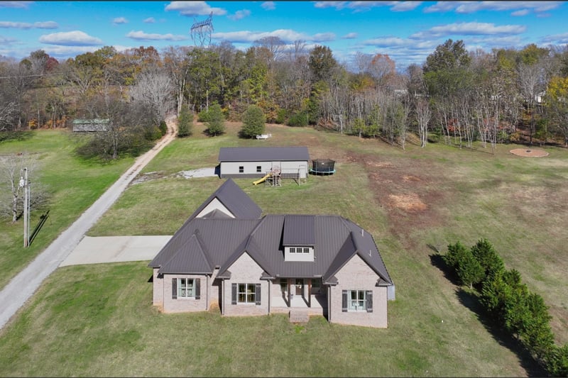 2189 Double Branch Rd, Columbia, TN 38401