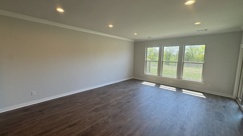 482 W Foxrun, Springfield, TN 37172