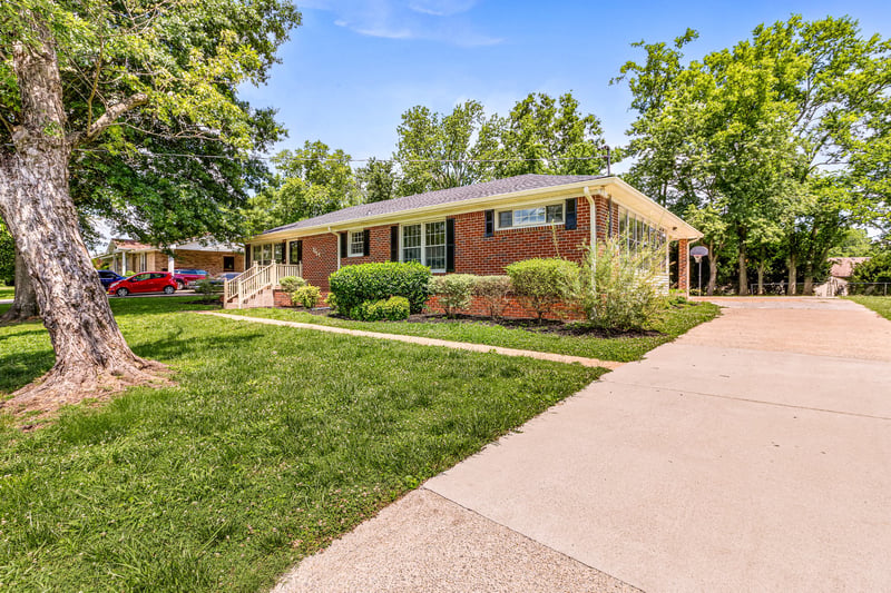 1117 Peninsula Dr, Gallatin, TN 37066