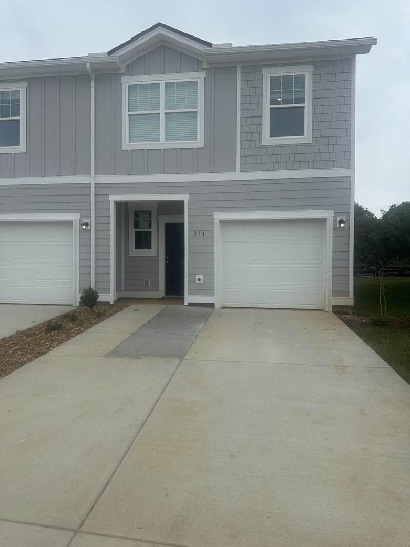 214 Darlington Dr, Dickson, TN 37055