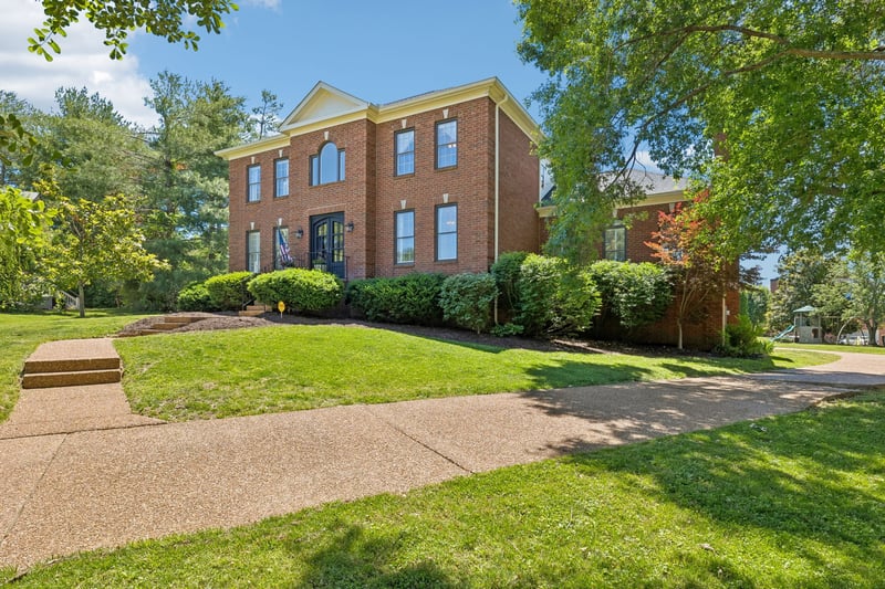 911 Riverbend Rd, Nashville, TN 37221