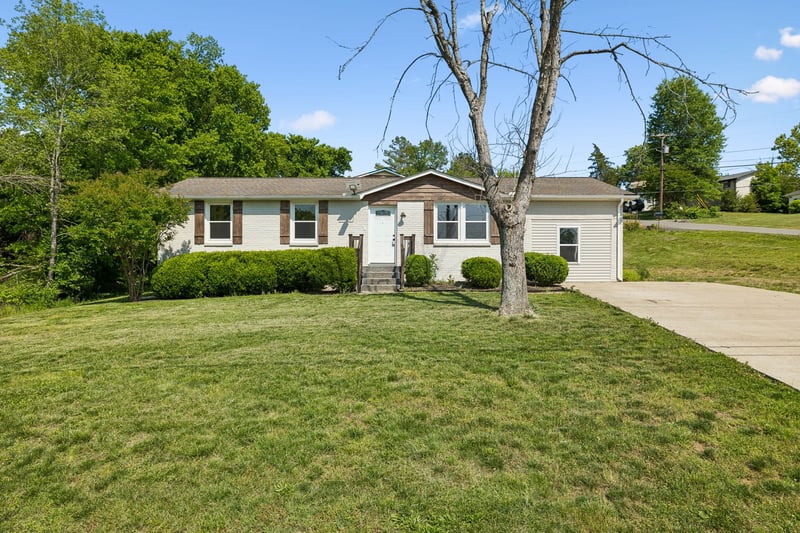 200 S Valley Rd, Hendersonville, TN 37075