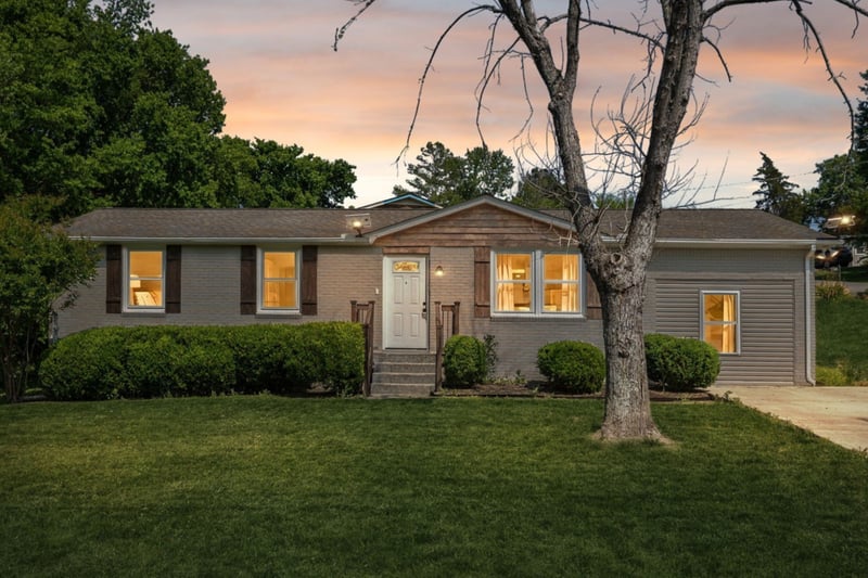 200 S Valley Rd, Hendersonville, TN 37075
