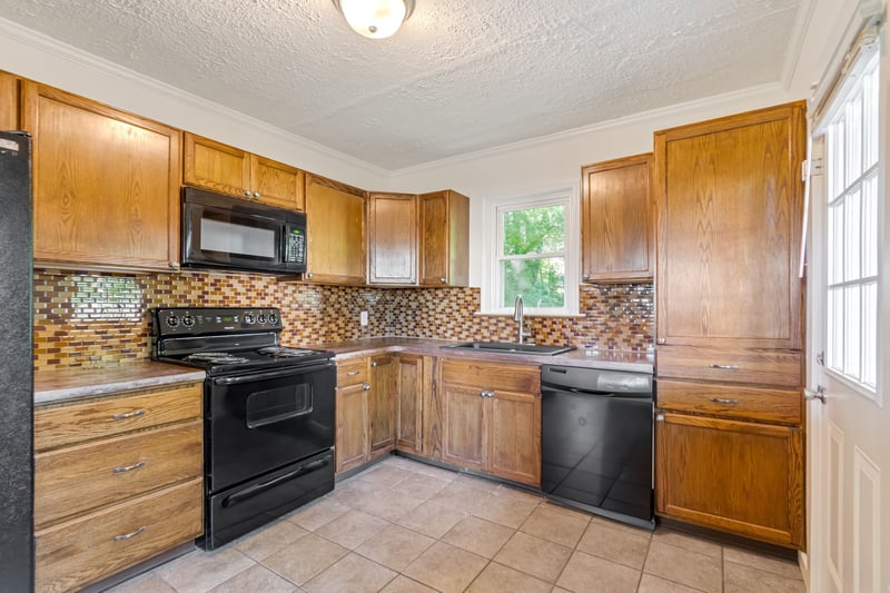 2008 Thomas Ave, Columbia, TN 38401
