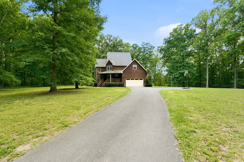 957 Ford Rd, White Bluff, TN 37187