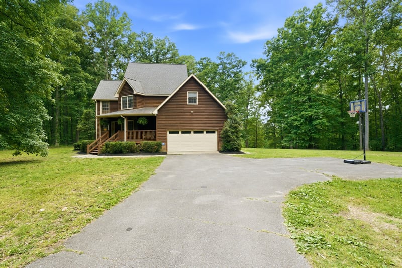 957 Ford Rd, White Bluff, TN 37187