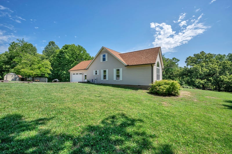 643 Bear Creek Valley Rd, Bon Aqua, TN 37025