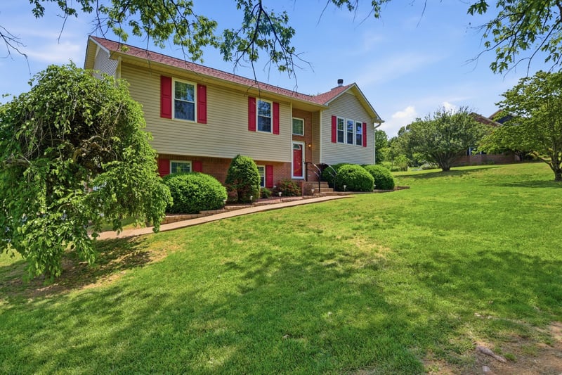 206 Brookhaven Dr, Columbia, TN 38401