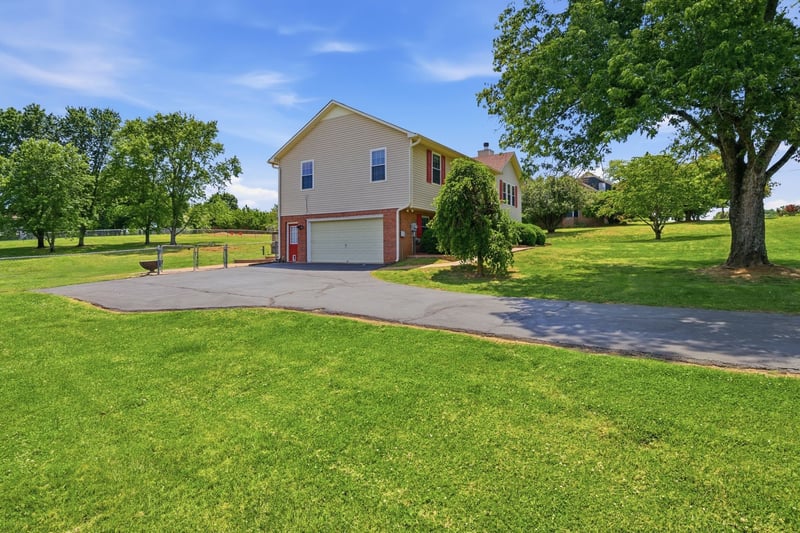 206 Brookhaven Dr, Columbia, TN 38401
