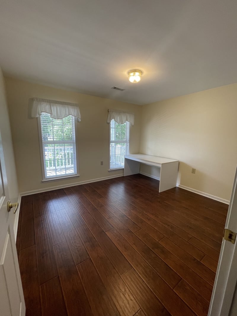 1301 Crofton Park Ct, Columbia, TN 38401