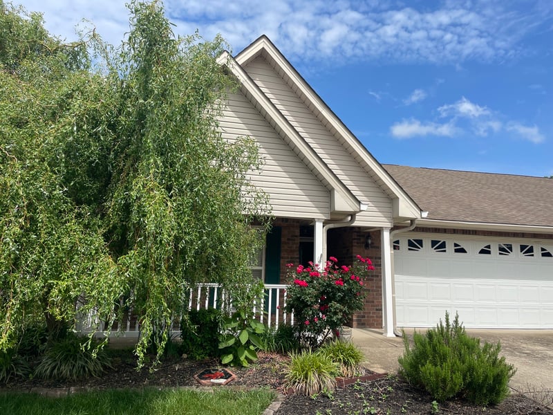 1301 Crofton Park Ct, Columbia, TN 38401
