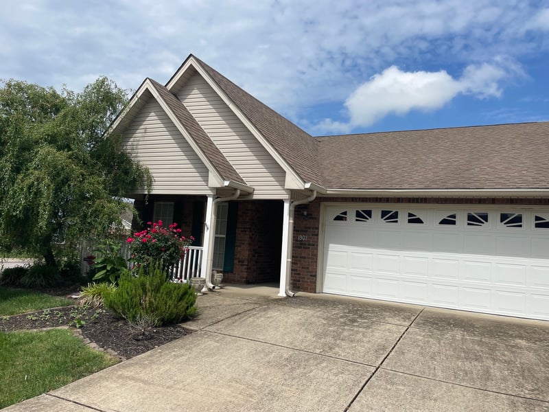 1301 Crofton Park Ct, Columbia, TN 38401