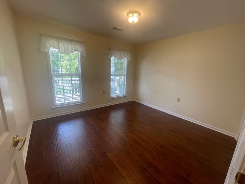 1301 Crofton Park Ct, Columbia, TN 38401