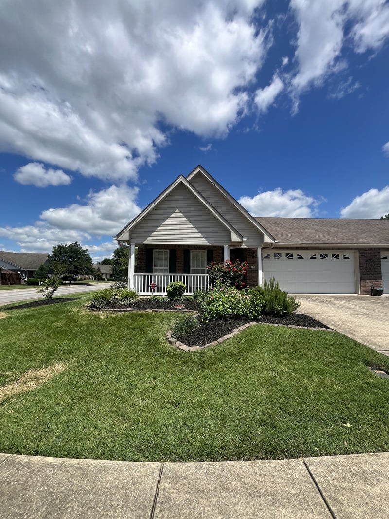 1301 Crofton Park Ct, Columbia, TN 38401