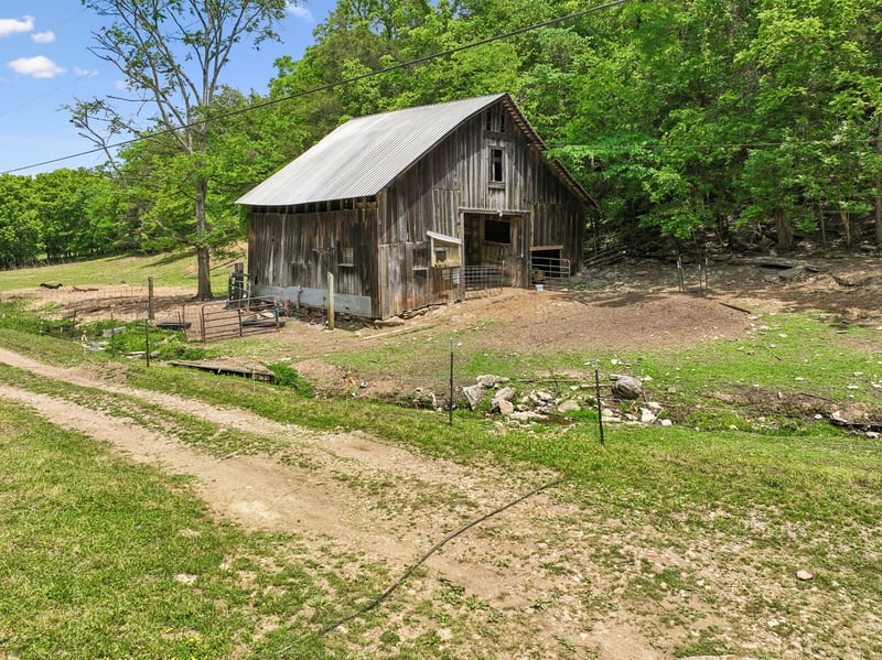 34 Friendship Hollow Rd, Pleasant Shade, TN 37145