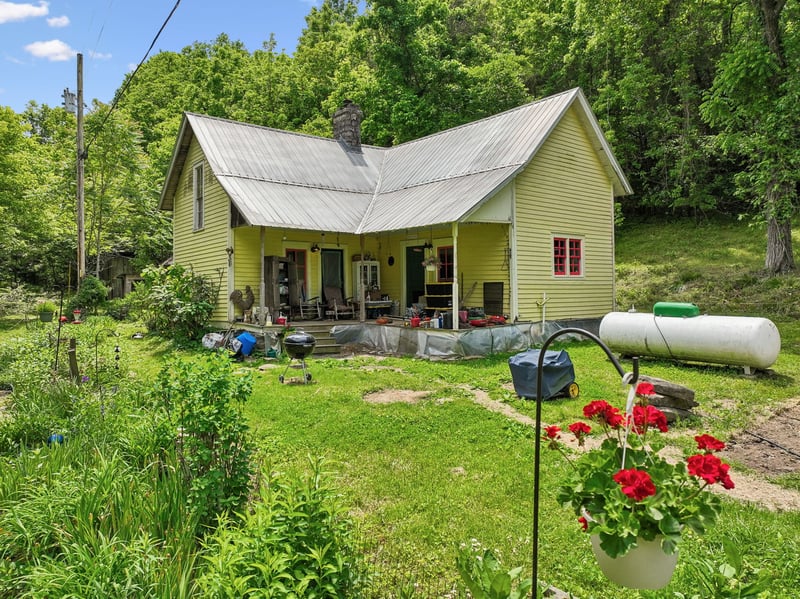 34 Friendship Hollow Rd, Pleasant Shade, TN 37145