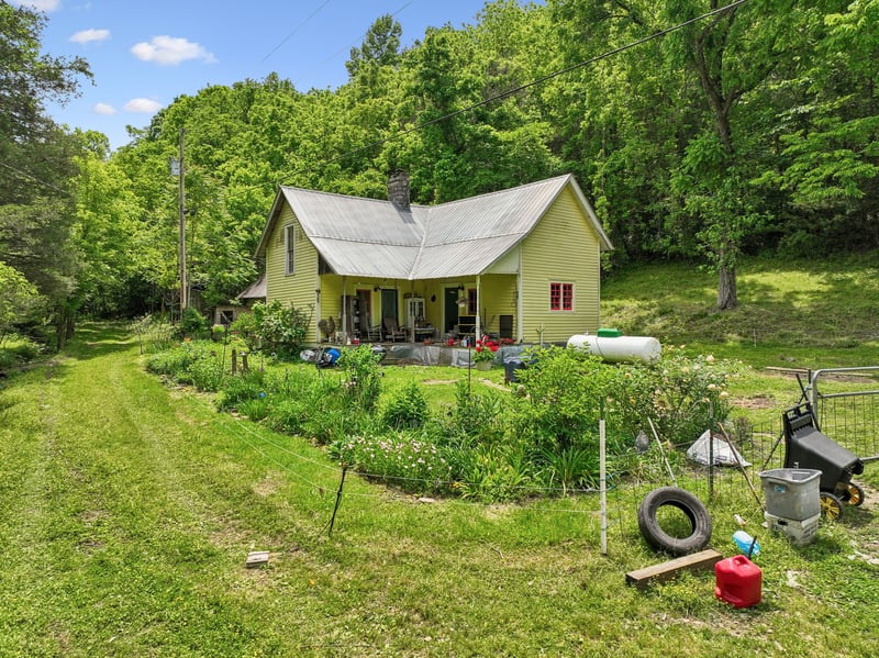 34 Friendship Hollow Rd, Pleasant Shade, TN 37145